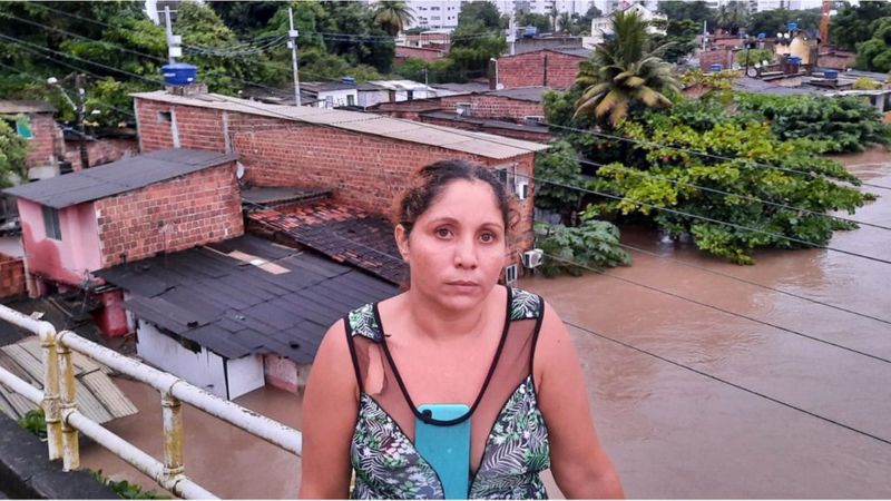 'Acordei com a chuva e em cinco minutos tinha perdido tudo', diz moradora do Recife